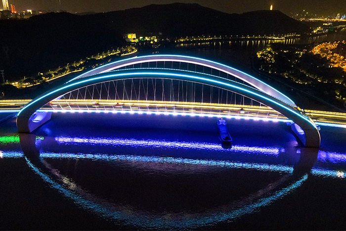 從平凡到非凡，橋梁亮化工程如何成為標(biāo)志建筑？