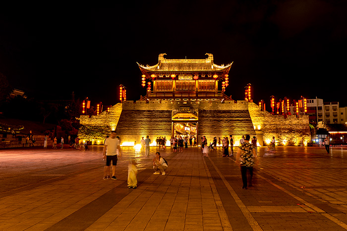 亮化工程的收費(fèi)標(biāo)準(zhǔn)是什么？