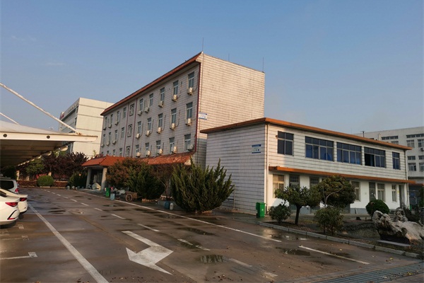 濮陽(yáng)市惠成電子樓體亮化前效果