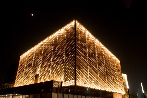 選擇亮化工程公司需要看那些方面呢？