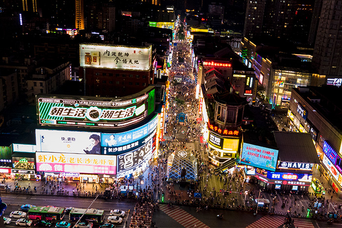 商業(yè)街區(qū)如何做亮化工程能夠吸引更多的消費者？