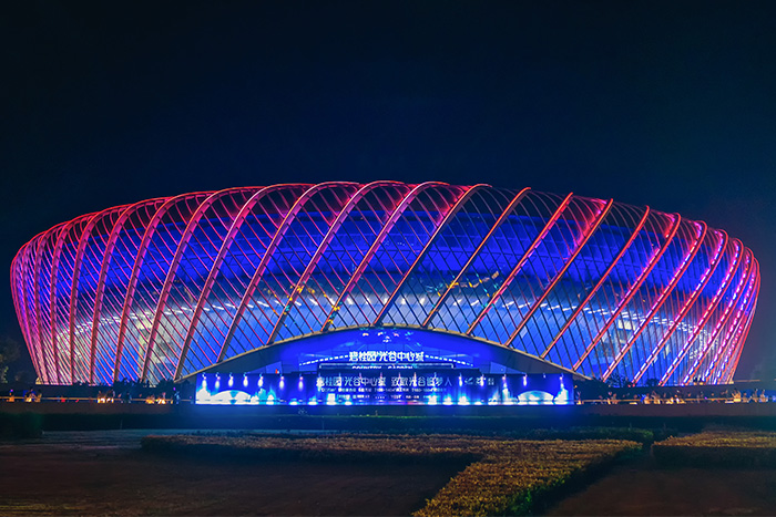 不止是照亮，是藝術(shù)的呈現(xiàn)，場館外墻亮化如何打造？