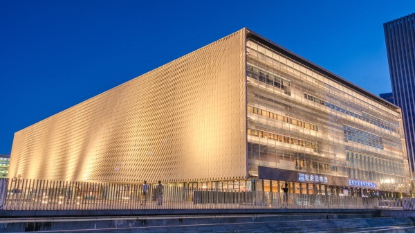 戶外亮化工程燈具特點(diǎn)及應(yīng)用領(lǐng)域