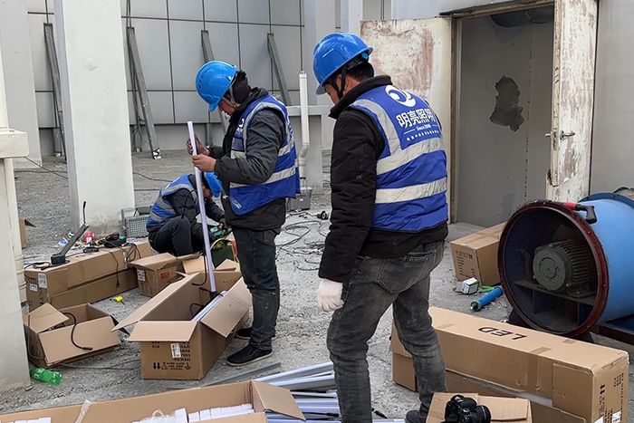 明亮照明亮化工程施工現(xiàn)場