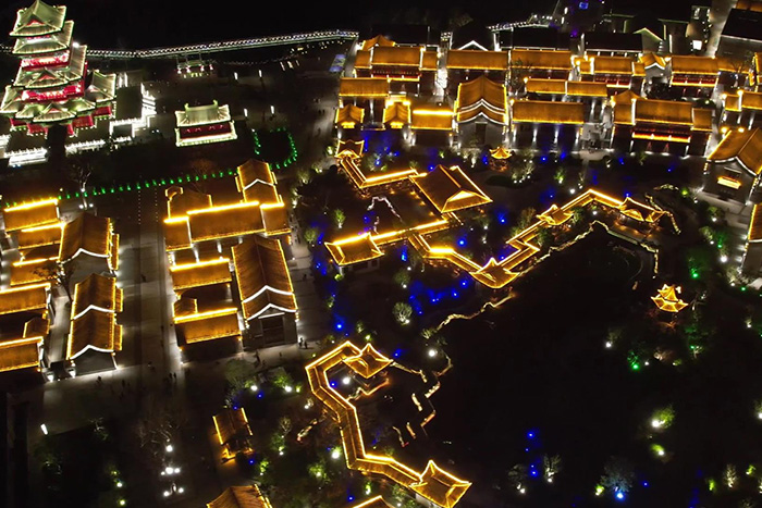 景區(qū)亮化工程：從“游客匆匆”到“夜間排隊(duì)打卡”的蛻變