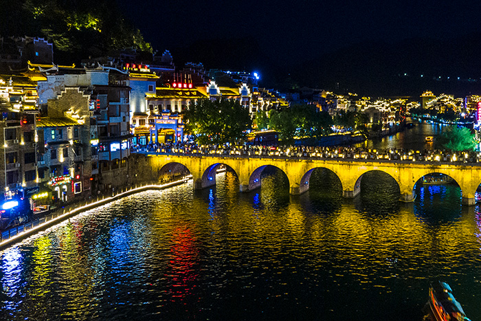 當(dāng)文旅亮化遇見科技：景區(qū)如何打造沉浸式夜游體驗？