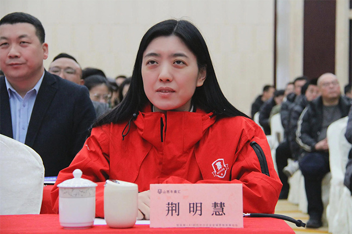 明亮照明集團創(chuàng)始人荊明慧(光明姐姐)