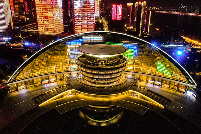 選擇亮化工程公司要注意哪些？這四點你注意了嗎？