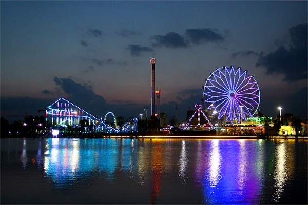 主題樂園燈光照明都包含哪些？