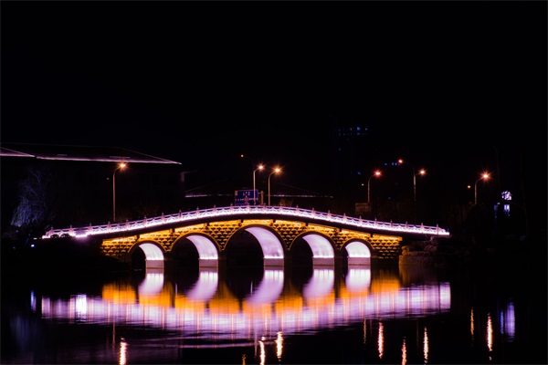 城市燈光設(shè)計公司