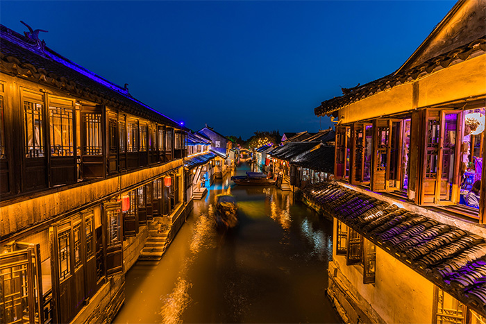 2025景區(qū)亮化工程新趨勢(shì)：從 "照亮路" 到 "留住人"