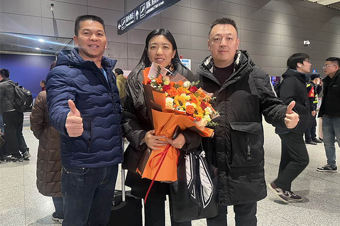 陜西翁財(cái)發(fā)會(huì)長和劉森執(zhí)行會(huì)長飛機(jī)場接機(jī)