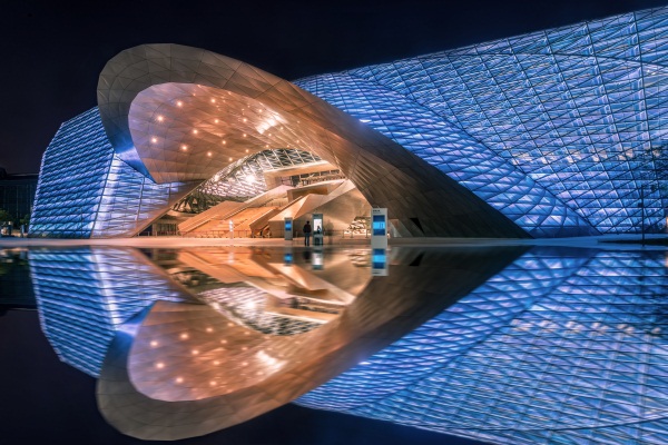 樓體亮化工程中如何挑選合適的燈具？