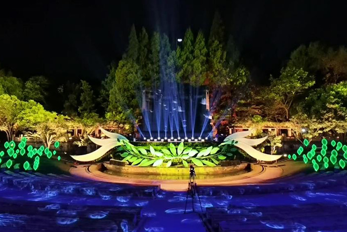 景區(qū)夜間沒人氣？那是沒試“亮化新玩法”！全息投影+節(jié)能技術(shù)，留住游客更省心