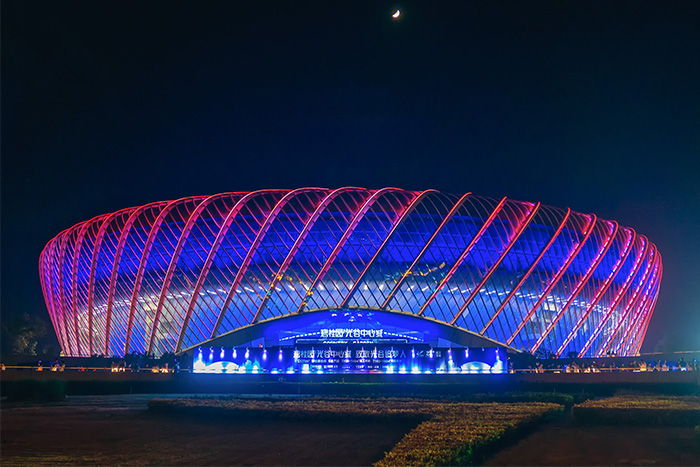 想知道場館外墻亮化如何炫酷變身？