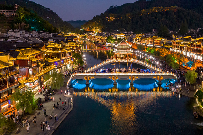 景區(qū)亮化工程驗收報告：哪些指標(biāo)直接決定游客復(fù)游率？