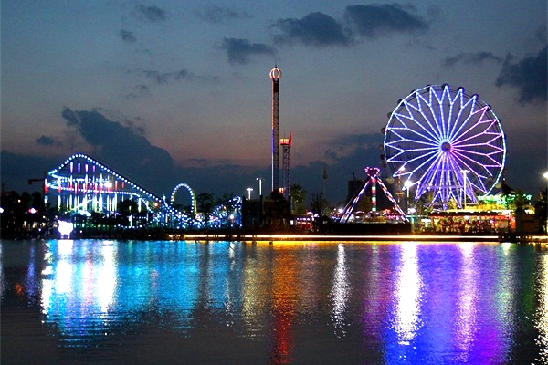 游樂園照明亮化-滿足照門設(shè)計要求