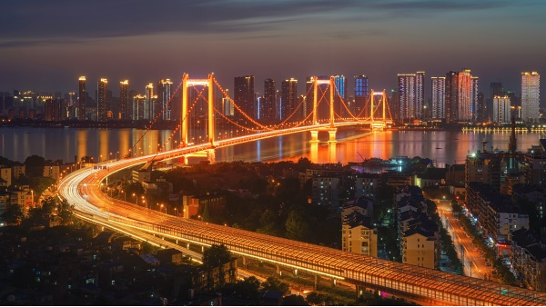 大型亮化工程應(yīng)該如何保證質(zhì)量呢？