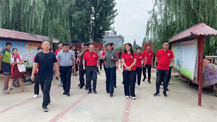 洪水顯大愛！明亮照明總經(jīng)理、河南牛商匯會長荊明慧攜牛商馳援安陽