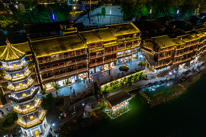 白天人山人海，晚上空無一人？聰明的老板都在做景區(qū)亮化工程