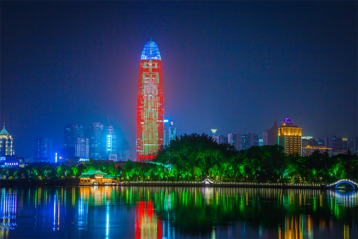 融合燈光美學與環(huán)保理念：綠色亮化工程新趨勢