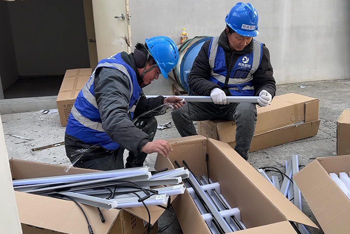 明亮照明亮化工程施工現(xiàn)場