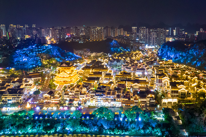 如何讓景區(qū)從"到此一游"變成"深度夜游"？亮化工程很關(guān)鍵