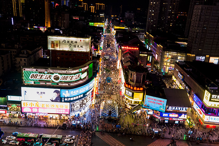 商業(yè)街應(yīng)該如何做亮化工程？