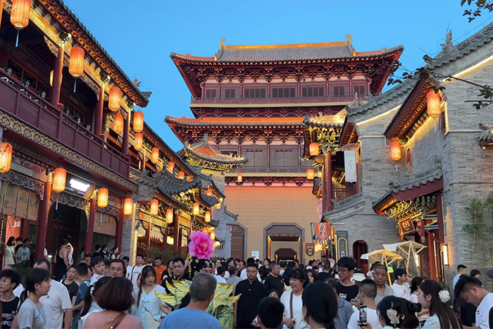 游客抱怨“晚上沒活動(dòng)”？亮化讓景區(qū)夜晚變成“歡樂不打烊”的樂園?